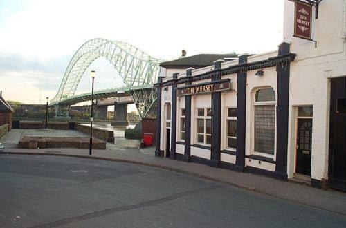 Mersey Hotel Widnes Szoba fotó